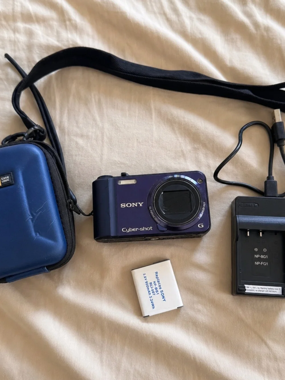 Sony Cybershot DSC-H70 Digital Camera in blue (TESTED)
